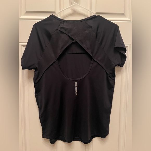 *Under Armour HeatGear Women's Open Back T-shirt - Medium - Picture 9 of 10